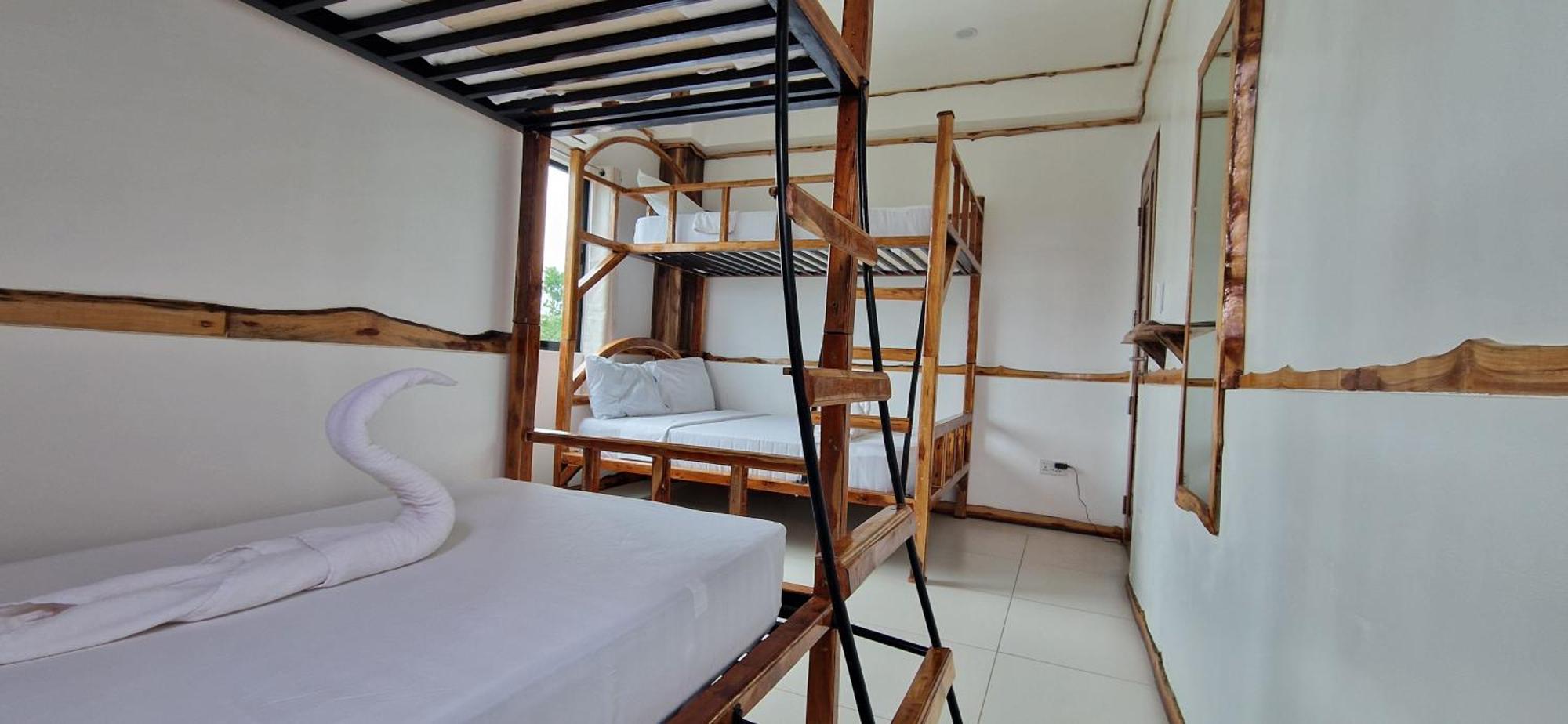 The Hat Trick Hostel Basdiot 外观 照片