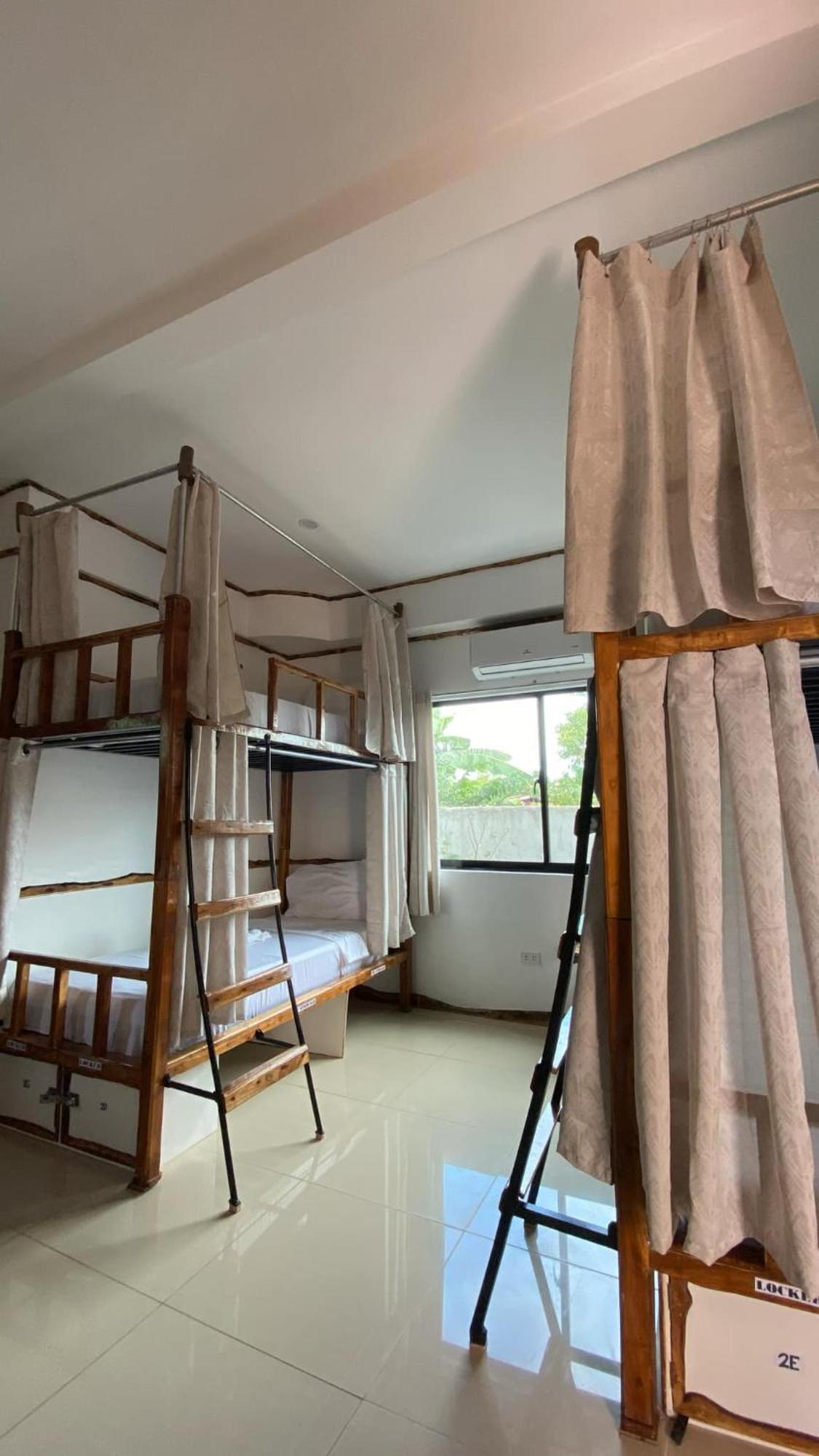 The Hat Trick Hostel Basdiot 外观 照片