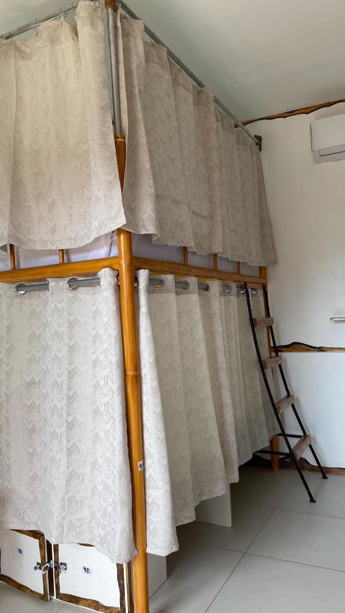 The Hat Trick Hostel Basdiot 外观 照片