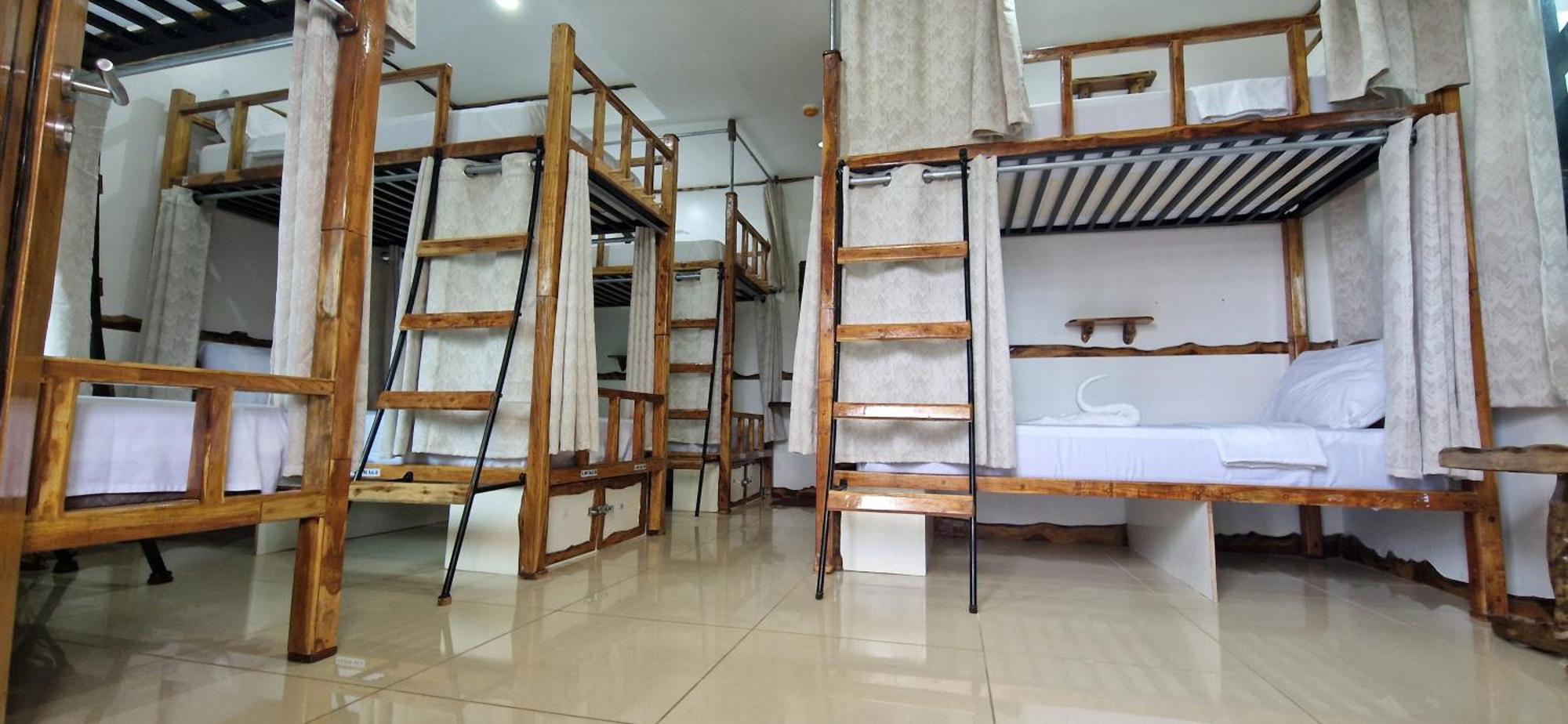 The Hat Trick Hostel Basdiot 外观 照片