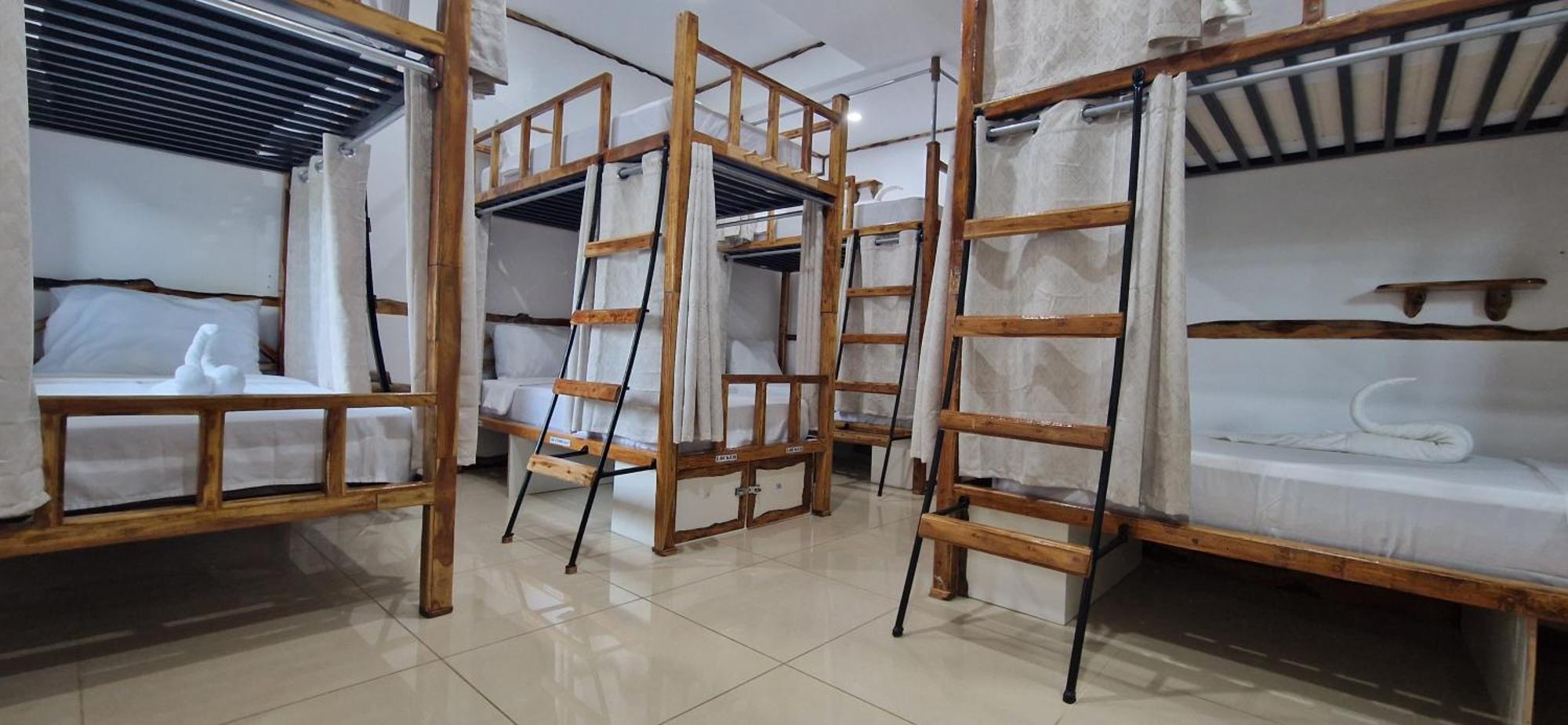 The Hat Trick Hostel Basdiot 外观 照片