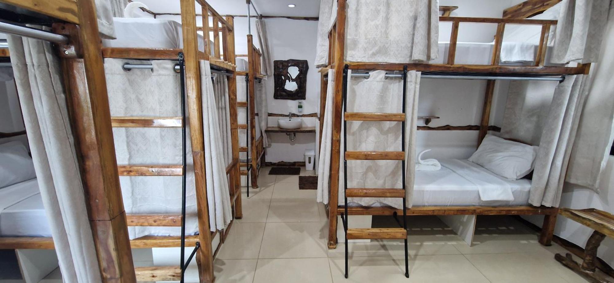 The Hat Trick Hostel Basdiot 外观 照片